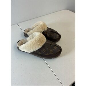 Designer "Inspired by" Custom Ugg slippers All over signature size 8 womens